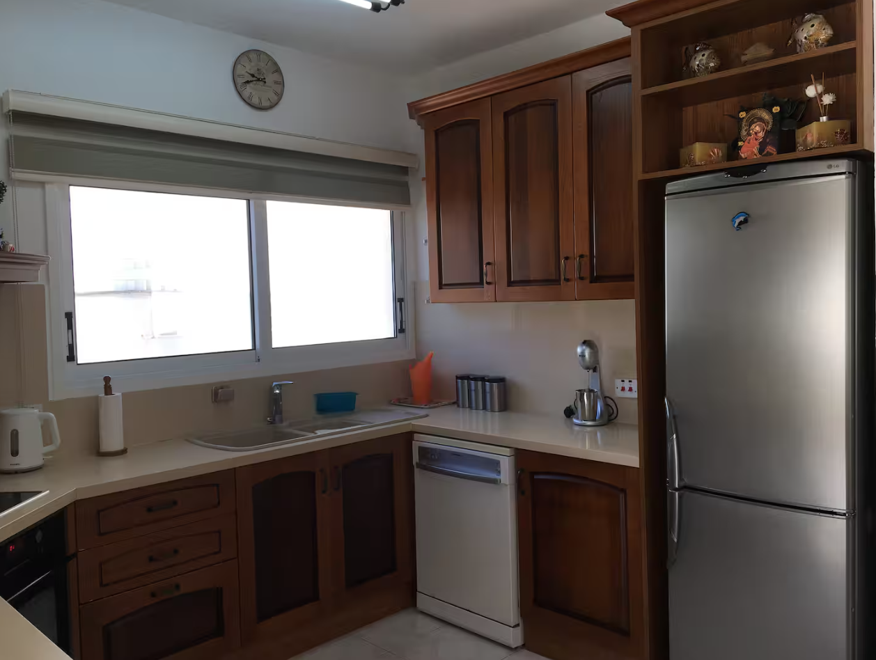 Full kitchen 2