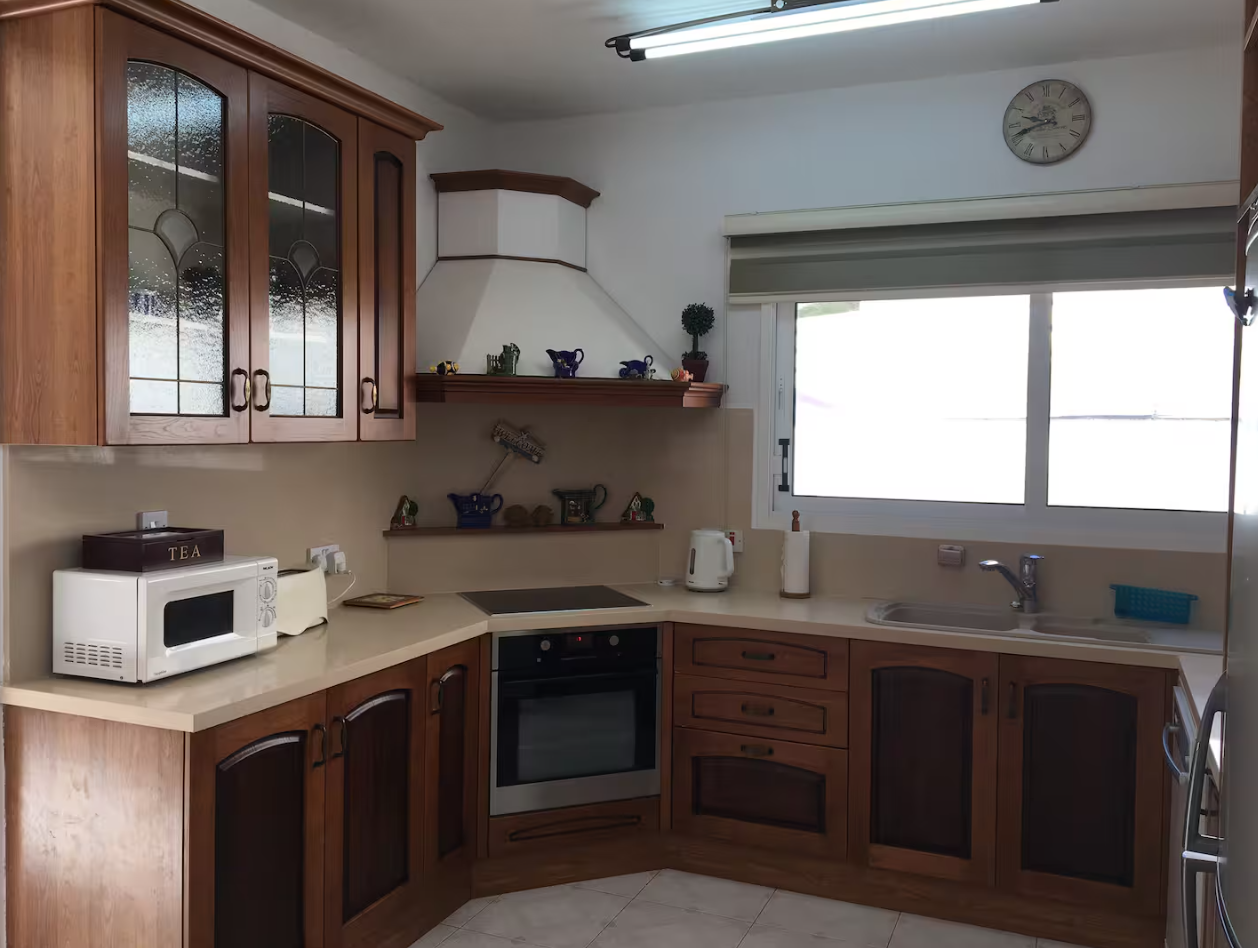 Full kitchen 3