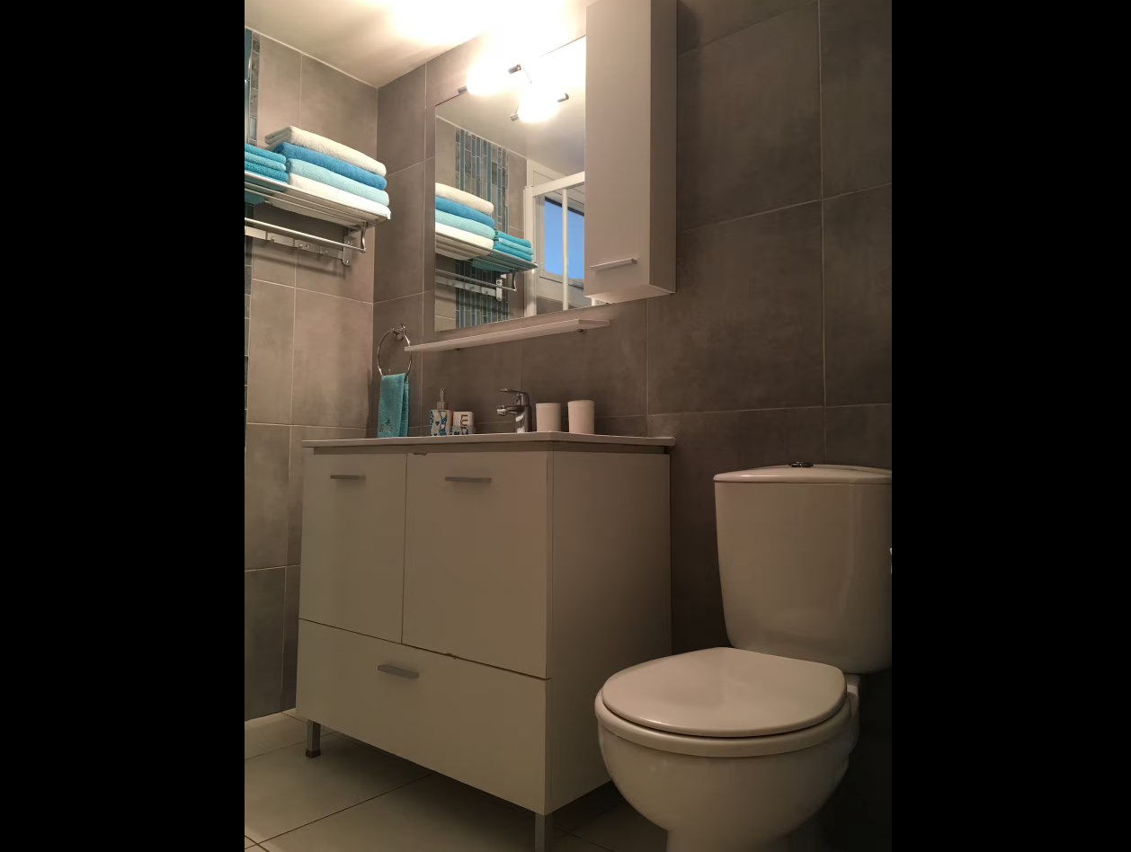 Full bathroom 2